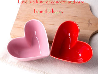 Подарок ко дню всех влюбленных - керамические тарелки в форме сердца