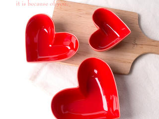 Подарок к 14 февраля - тарелки в форме сердца